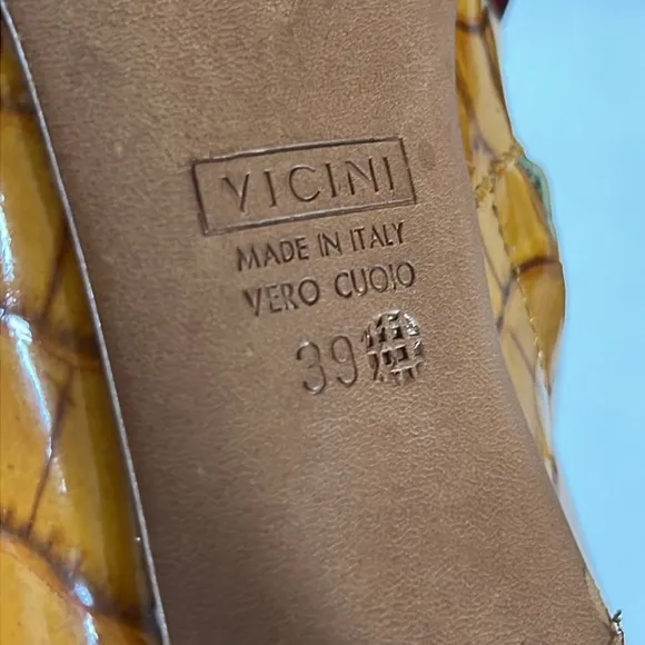 Vicini Brown Tan Crocodile Textured Ankle Patent Leather Heeled Boots Size 9