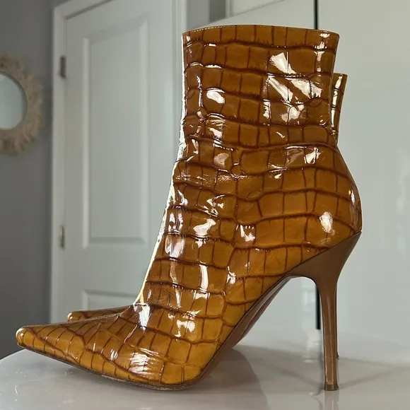 Vicini Brown Tan Crocodile Textured Ankle Patent Leather Heeled Boots Size 9