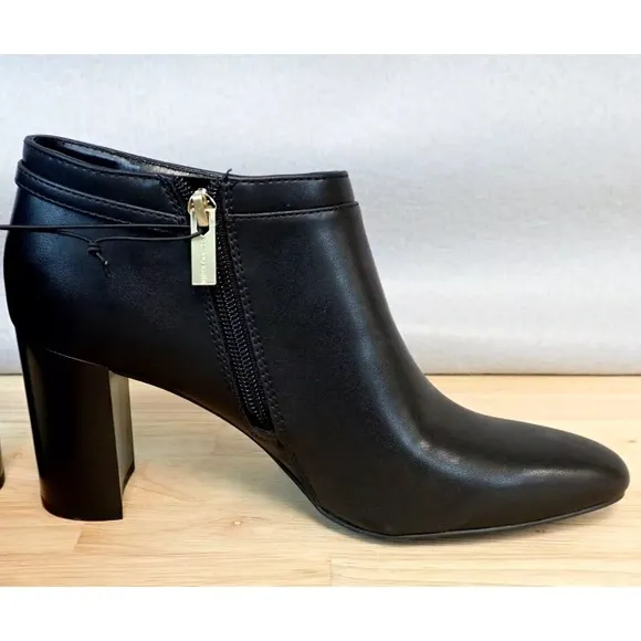 Vince Camuto COORIN Ankle Booties Chunky 3.5&quot; Heels Black Gold Womens Size 8.5 M