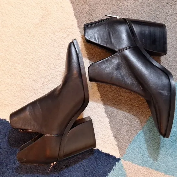 Vince Camuto Gigetta black ankle boots size 10