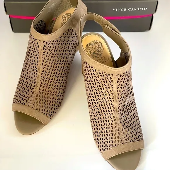 Vince Camuto Nude Wedge Sandal Platform Block Heels Hippo Grey Dastana, Sz 11