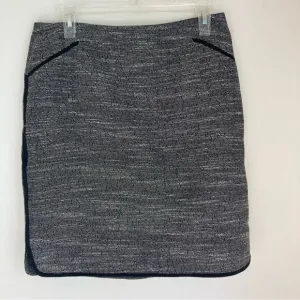 Vince Camuto women’s shirt black and white with cute black edging size 6! ECU!
