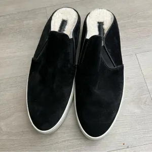 Vince Garvey Suede Shearling Lined Mules Shoes in Black, size 7.5