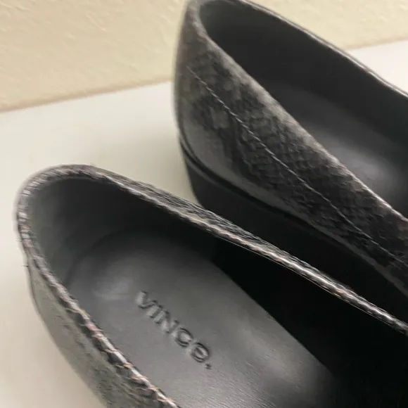 Vince loafers women's gorgeous shoes genuine leather.Size 8.5 M