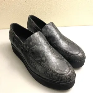 Vince loafers women's gorgeous shoes genuine leather.Size 8.5 M