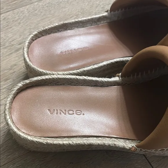 Vince. Women's Tan Slide Sandals