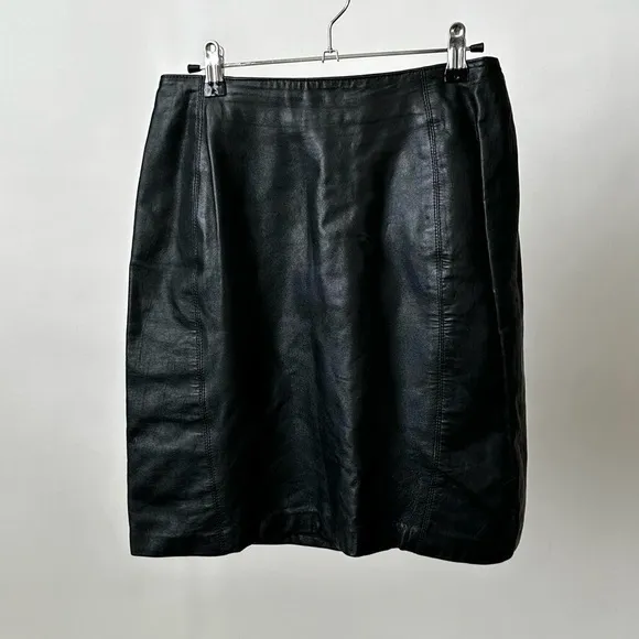 VINTAGE 90S BLACK GENUINE LEATHER MINI SKIRT SIZE-8, fits smaller 26&quot;~excellent!
