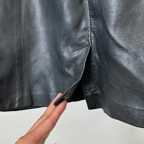 VINTAGE 90S BLACK GENUINE LEATHER MINI SKIRT SIZE-8, fits smaller 26&quot;~excellent!