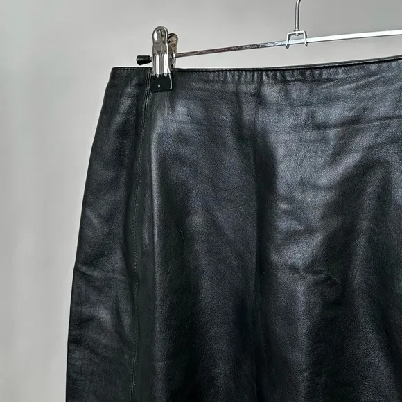 VINTAGE 90S BLACK GENUINE LEATHER MINI SKIRT SIZE-8, fits smaller 26&quot;~excellent!