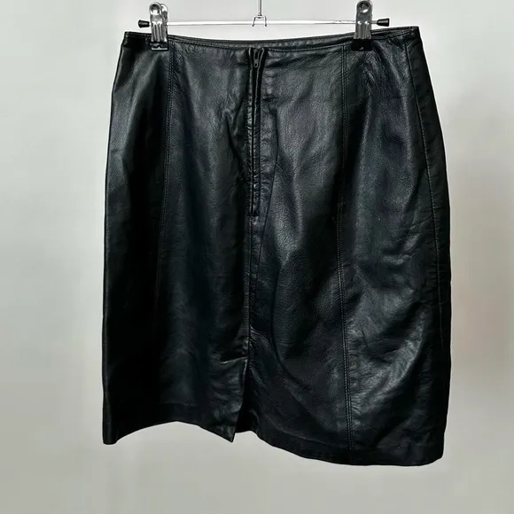 VINTAGE 90S BLACK GENUINE LEATHER MINI SKIRT SIZE-8, fits smaller 26&quot;~excellent!