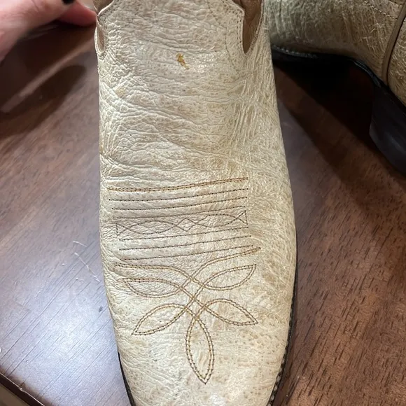 Vintage Justin Boots Cream/Tan Rare.  Round Toe Cowboy Boots women Size 6B