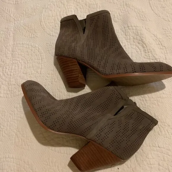 Violet &amp; Red ankle booties. 8