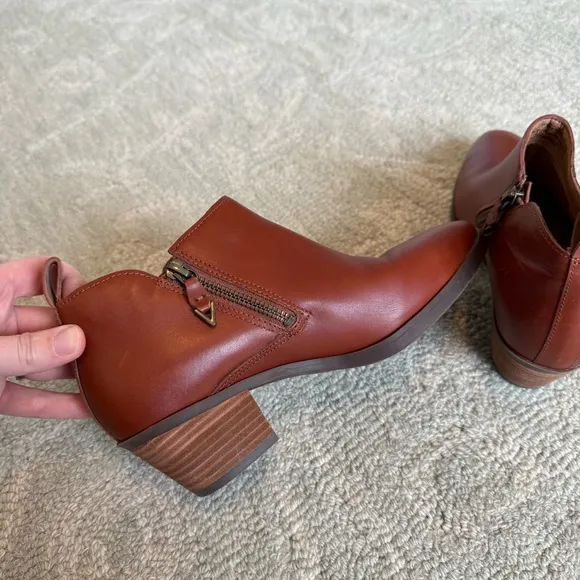 Vionic Cecily Double Zipper Leather Ankle Boots