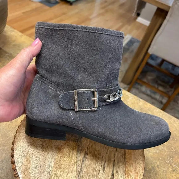 Vionic Gray Suede Crescent Chain, Buckle Orthotic Boots