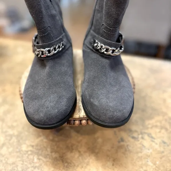 Vionic Gray Suede Crescent Chain, Buckle Orthotic Boots