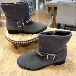 Vionic Gray Suede Crescent Chain, Buckle Orthotic Boots