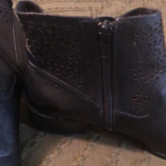 Vionic Leather Lasercut Boots, Size 7