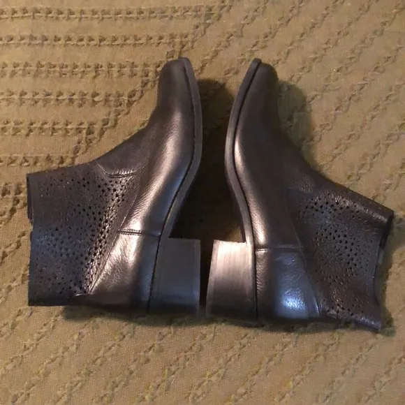 Vionic Leather Lasercut Boots, Size 7