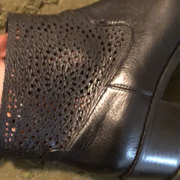 Vionic Leather Lasercut Boots, Size 7