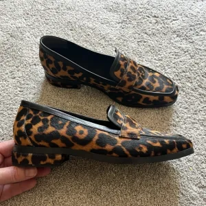 Vionic Sellah Womens Size 8.5 Calf Hair Leopard Loafers Shoes WORE ONCE