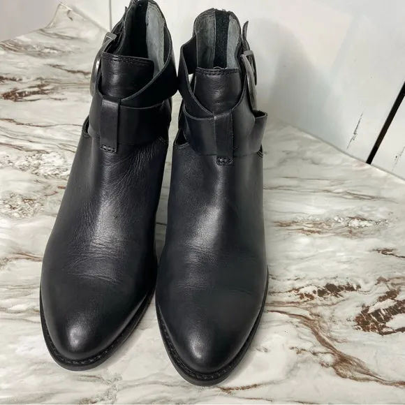Vionic Women's Upright Rory Bootie size 8.5 Black