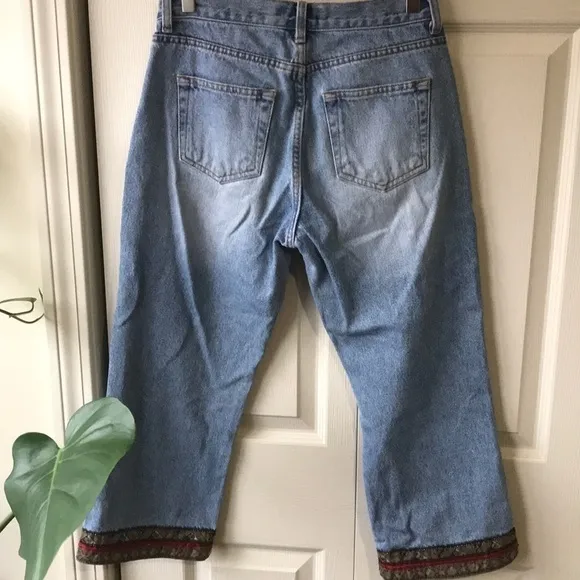 VTG 90s crop jeans with fabric embellishments