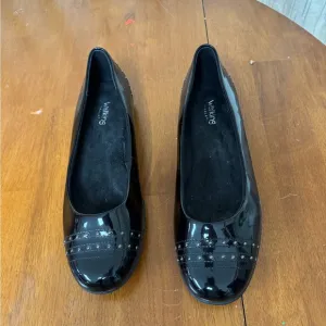 Walking Cradles black patent leather flats size 10