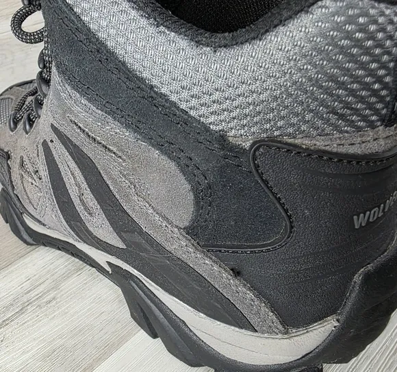 Wolverine Wilderness Black, Gray Laceup Leather WP Hiking Boot Mens 11½EW