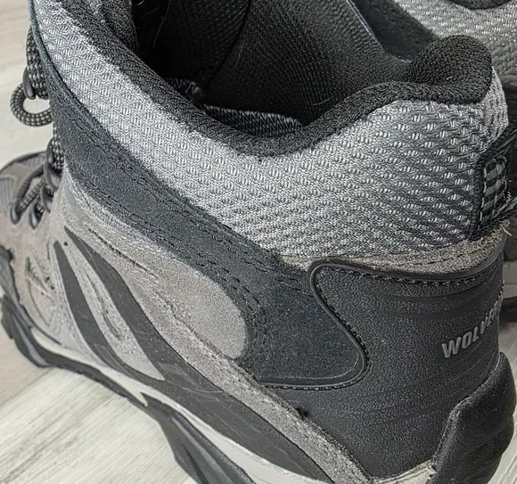 Wolverine Wilderness Black, Gray Laceup Leather WP Hiking Boot Mens 11½EW