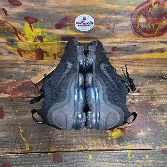 Women‎ Nike athletic shoes size 6 new