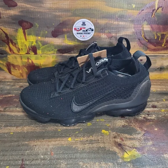 Women‎ Nike athletic shoes size 6 new