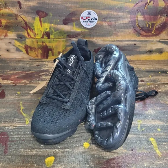 Women‎ Nike athletic shoes size 6 new