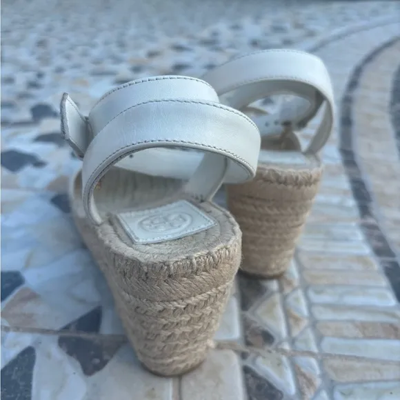 Women Tory Burch wedges size 7.5. Like New.