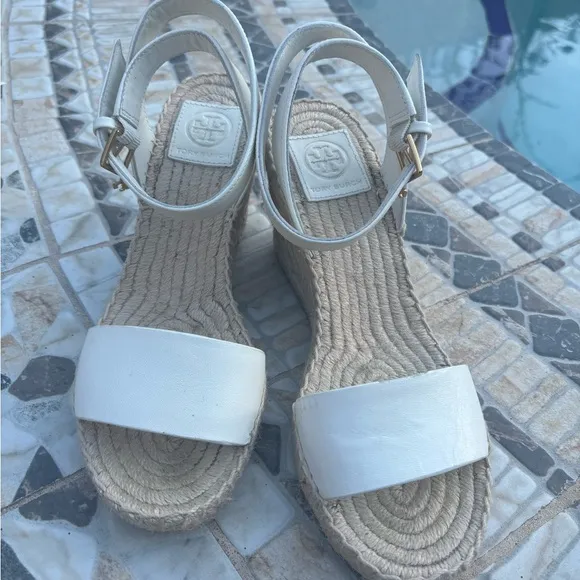 Women Tory Burch wedges size 7.5. Like New.