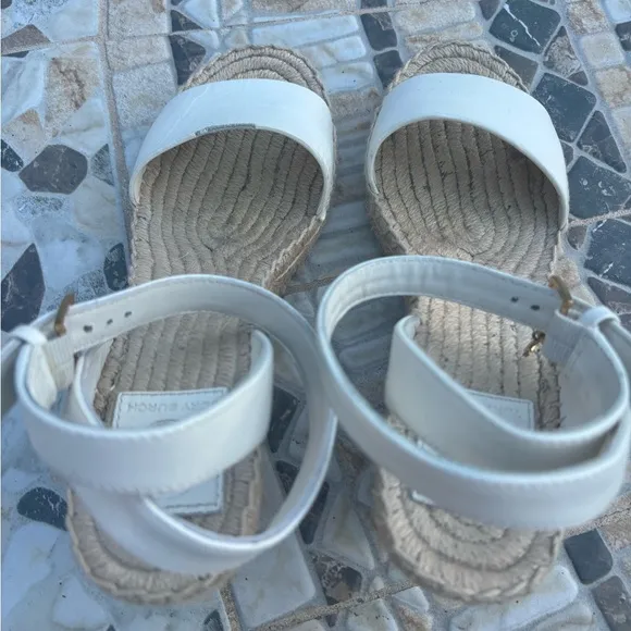 Women Tory Burch wedges size 7.5. Like New.