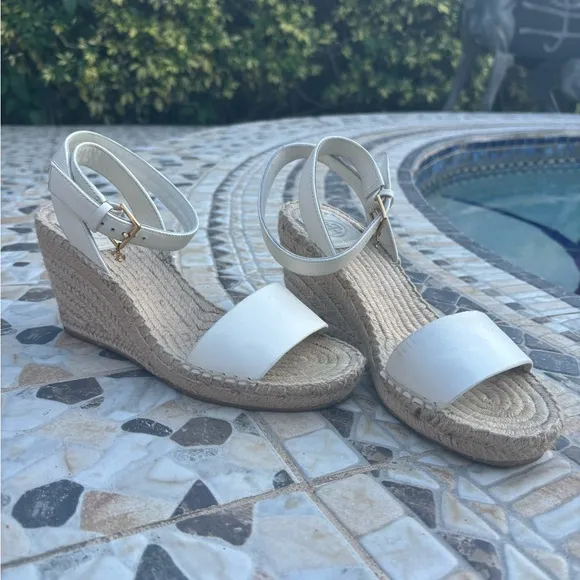 Women Tory Burch wedges size 7.5. Like New.