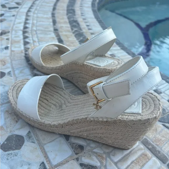 Women Tory Burch wedges size 7.5. Like New.