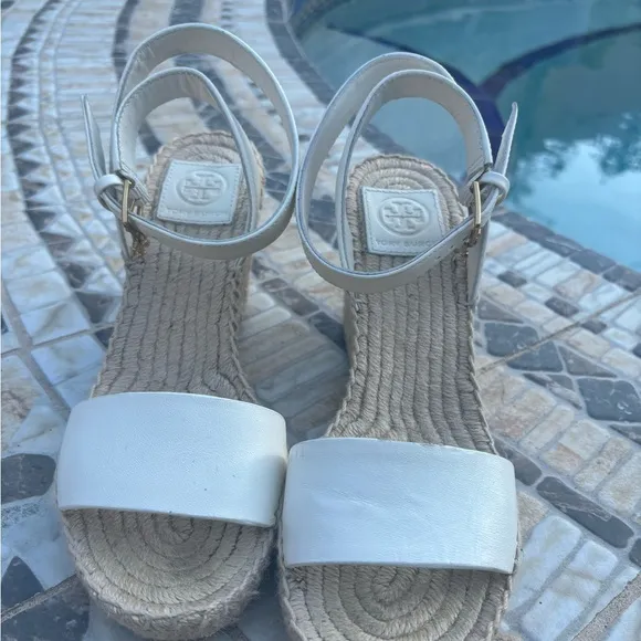 Women Tory Burch wedges size 7.5. Like New.
