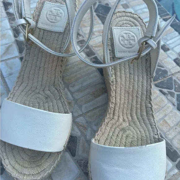 Women Tory Burch wedges size 7.5. Like New.