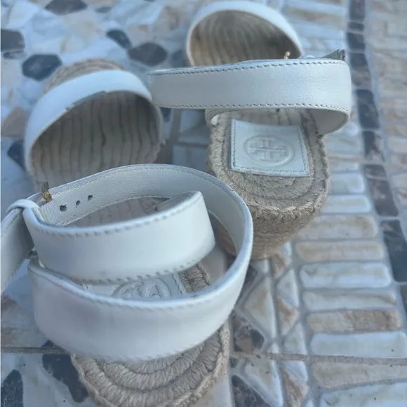 Women Tory Burch wedges size 7.5. Like New.