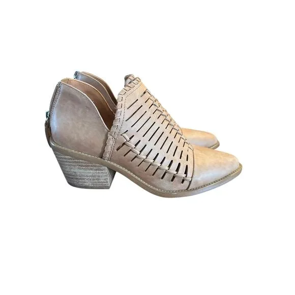 Women’s Dolce Vita Tan Ankle Boots. Size 6