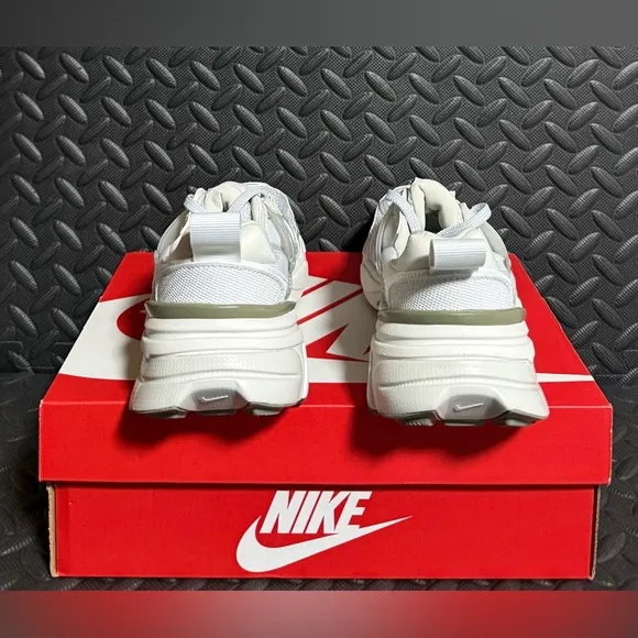 Womens Nike Athletic Lifestyle Shoes Photon Dust Size 6