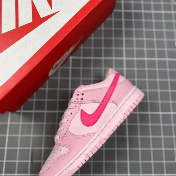 🌹🌹Women's Nike Dunk Pink Low-Top Shoes🌹🌹