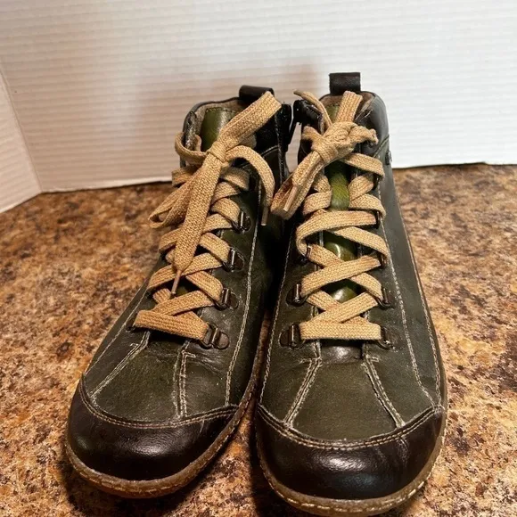 Women’s Remonte lace up ankle boots in havanna/leaf colorway size‎ 40