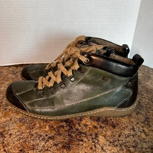 Women’s Remonte lace up ankle boots in havanna/leaf colorway size‎ 40