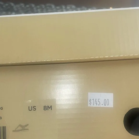 Women’s sandals 🤎🤍(MK)