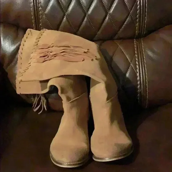 Women’s tall suede women’s boots.