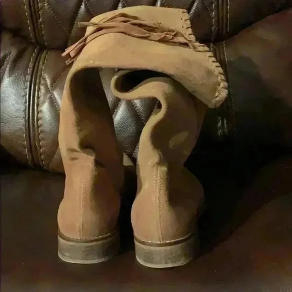 Women’s tall suede women’s boots.