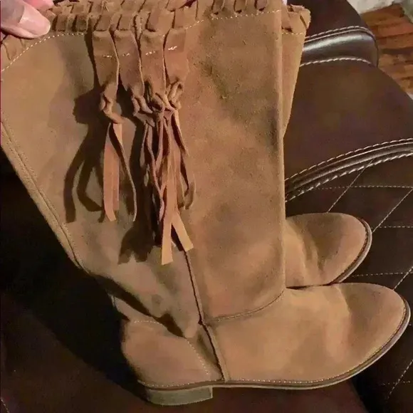 Women’s tall suede women’s boots.
