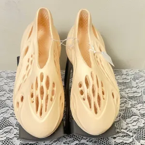 Women's/Men Cream Slip-On Shoes Women’s 14/ Men 12
